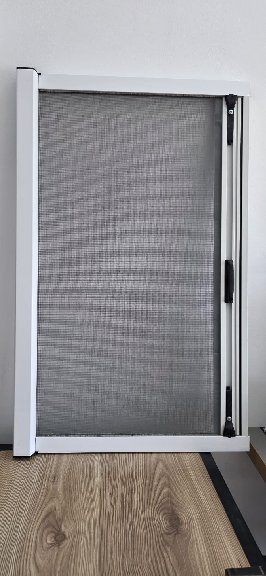 Plase insecte 2 Plasă Antiinsecte Rulou – Sistem Vertical (Ușă) - imagine 1
